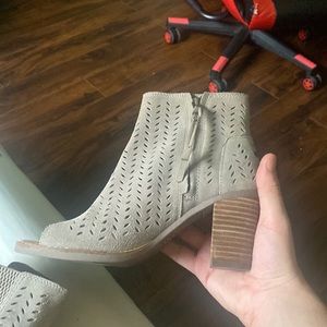 Toms Majorca Tan High Heels (SIZE 6.5)